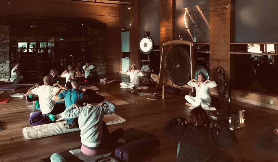 Nybegynner kurs Kundalini yoga med Scilla mandager kl 19:15 – 20:30 oppstart 7.10.19.