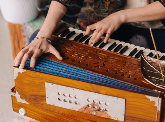 SATSANG og meditasjon med Alexandra & Lucy på Lotussenteret søndag 2.november kl 15:00